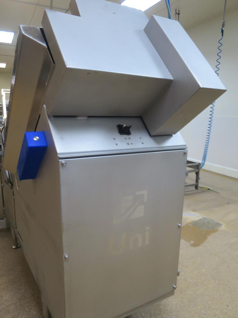 Dobře udržované stroje na výrobu solených masných výrobků a uzenin, porcovací a balicí stroje, tovární a kancelářské vybavení.-2