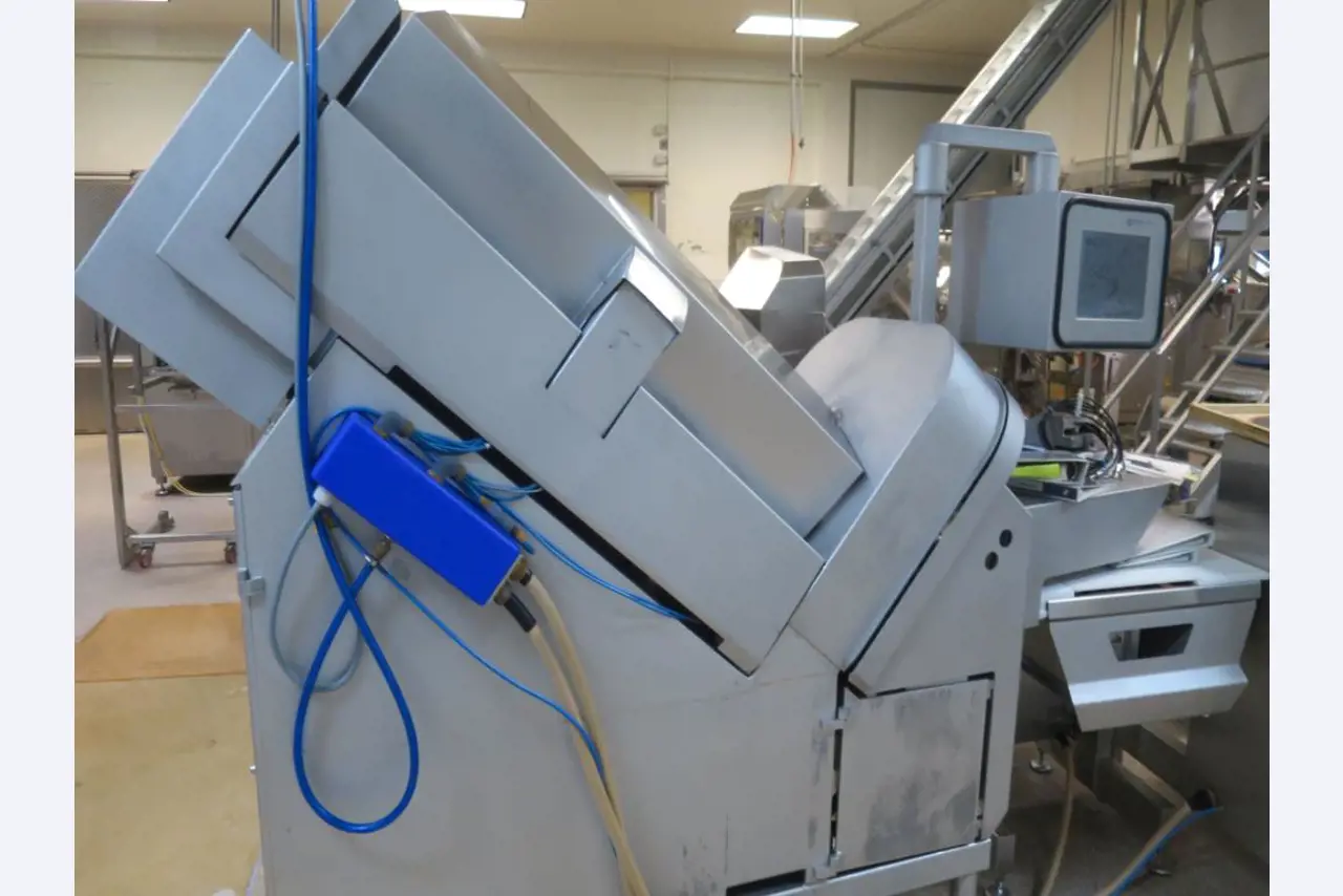 Máquinas bem conservadas para a produção de carnes salgadas/produtos de carne curados e carnes fumadas, máquinas de corte e de embalagem, equipamento de fábrica e de escritório-3