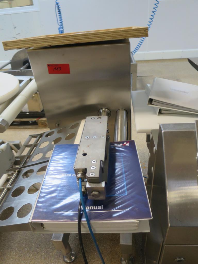 Dobře udržované stroje na výrobu solených masných výrobků a uzenin, porcovací a balicí stroje, tovární a kancelářské vybavení.-5