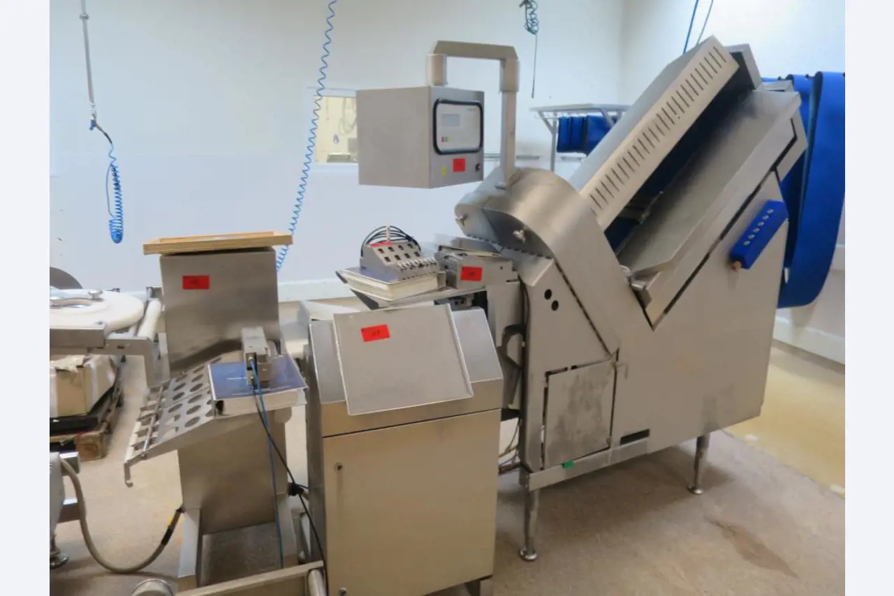 Máquinas bem conservadas para a produção de carnes salgadas/produtos de carne curados e carnes fumadas, máquinas de corte e de embalagem, equipamento de fábrica e de escritório-7