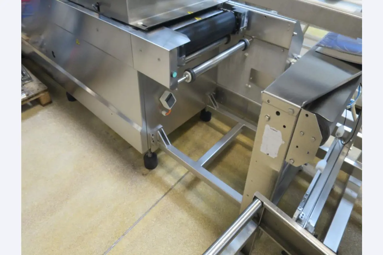 Máquinas bem conservadas para a produção de carnes salgadas/produtos de carne curados e carnes fumadas, máquinas de corte e de embalagem, equipamento de fábrica e de escritório-3