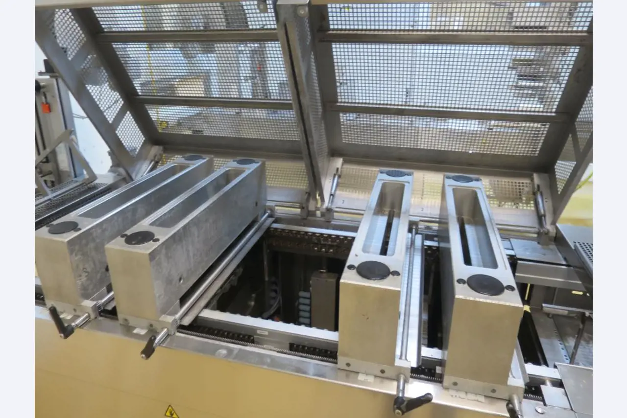 Máquinas bem conservadas para a produção de carnes salgadas/produtos de carne curados e carnes fumadas, máquinas de corte e de embalagem, equipamento de fábrica e de escritório-6