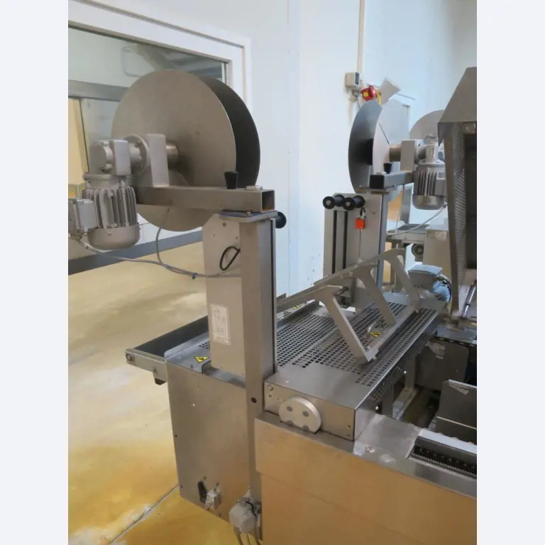 Máquinas bem conservadas para a produção de carnes salgadas/produtos de carne curados e carnes fumadas, máquinas de corte e de embalagem, equipamento de fábrica e de escritório-7