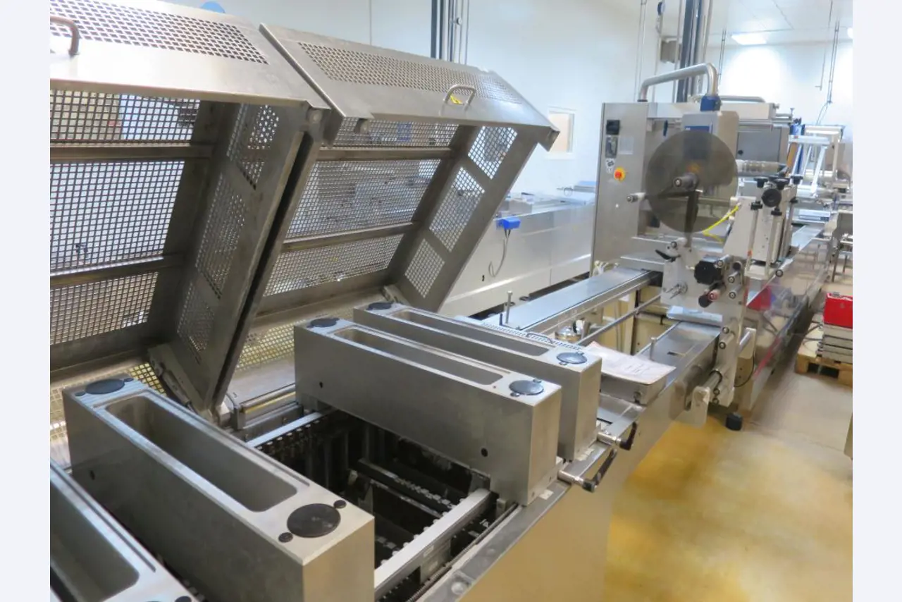 Máquinas bem conservadas para a produção de carnes salgadas/produtos de carne curados e carnes fumadas, máquinas de corte e de embalagem, equipamento de fábrica e de escritório-8