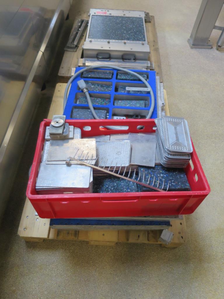 Máquinas en buen estado para la producción de salazones/productos cárnicos curados y carnes ahumadas, máquinas de corte y envasado, equipos de fábrica y oficina-9