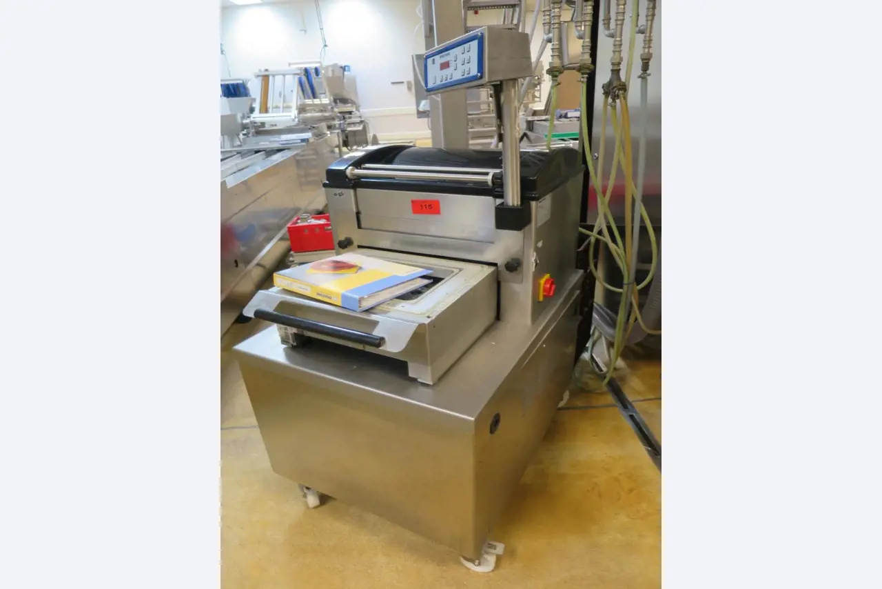 Máquinas bem conservadas para a produção de carnes salgadas/produtos de carne curados e carnes fumadas, máquinas de corte e de embalagem, equipamento de fábrica e de escritório-5