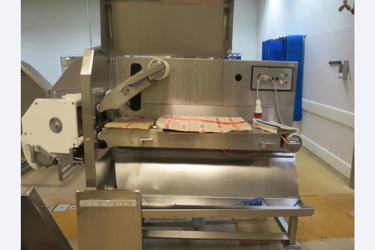 Máquinas bem conservadas para a produção de carnes salgadas/produtos de carne curados e carnes fumadas, máquinas de corte e de embalagem, equipamento de fábrica e de escritório-1