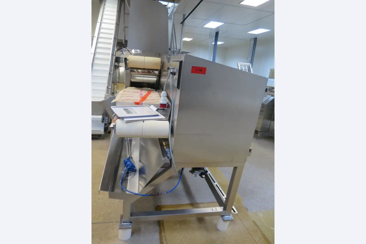 Máquinas bem conservadas para a produção de carnes salgadas/produtos de carne curados e carnes fumadas, máquinas de corte e de embalagem, equipamento de fábrica e de escritório-2