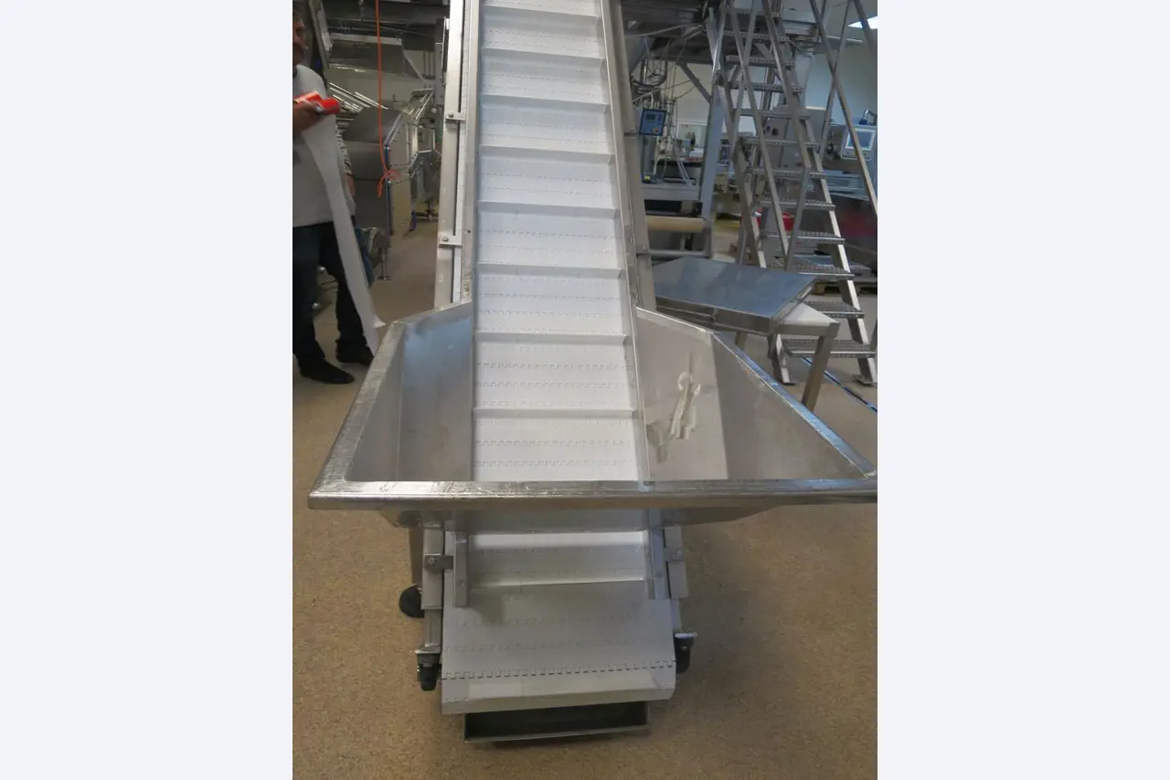 Máquinas bem conservadas para a produção de carnes salgadas/produtos de carne curados e carnes fumadas, máquinas de corte e de embalagem, equipamento de fábrica e de escritório-2