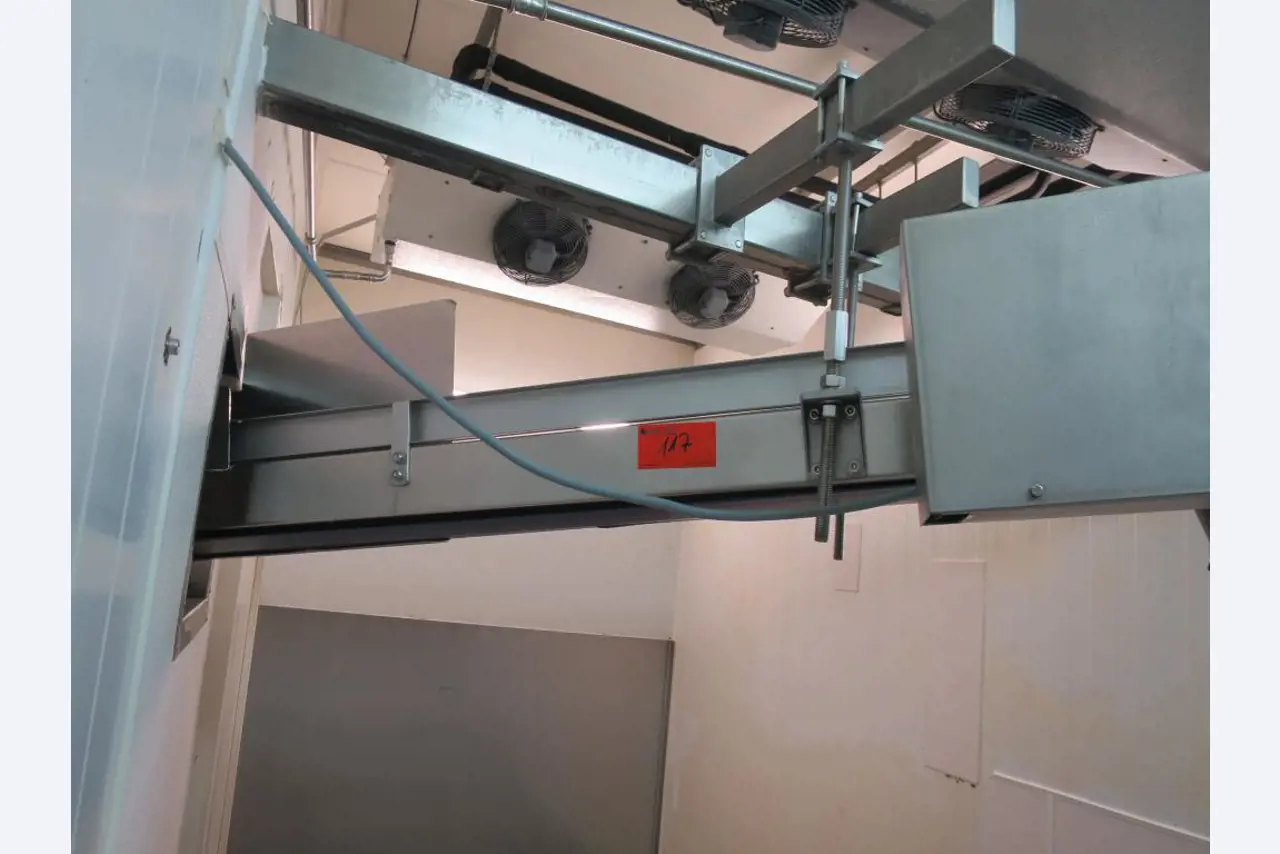 Máquinas bem conservadas para a produção de carnes salgadas/produtos de carne curados e carnes fumadas, máquinas de corte e de embalagem, equipamento de fábrica e de escritório-3