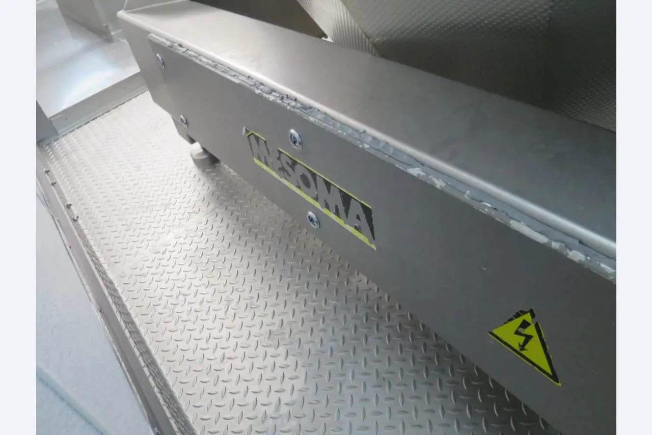 Máquinas bem conservadas para a produção de carnes salgadas/produtos de carne curados e carnes fumadas, máquinas de corte e de embalagem, equipamento de fábrica e de escritório-2