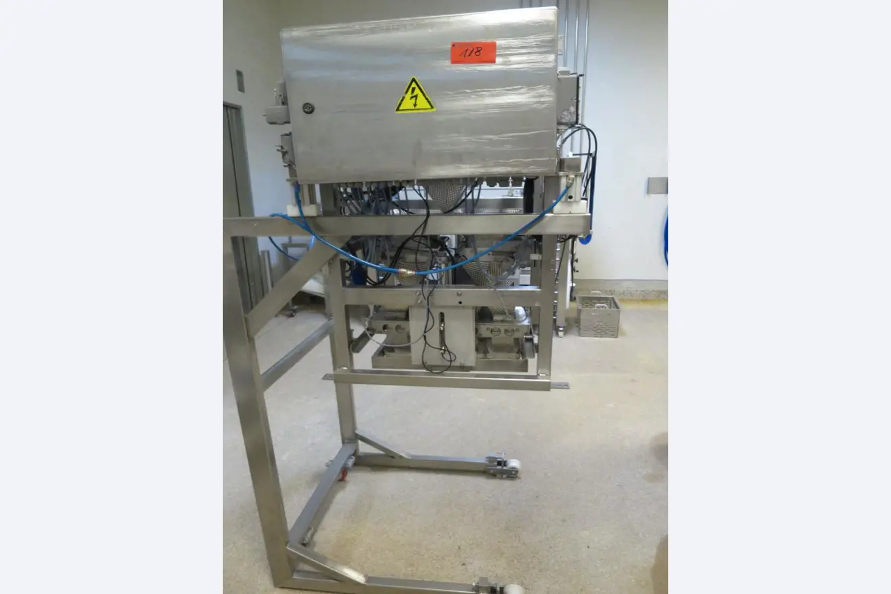 Máquinas bem conservadas para a produção de carnes salgadas/produtos de carne curados e carnes fumadas, máquinas de corte e de embalagem, equipamento de fábrica e de escritório-4