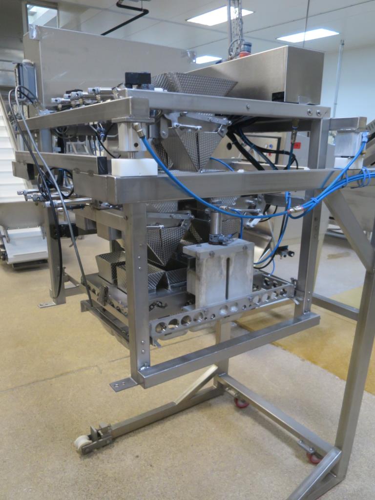 Well-maintained machines for the production of salted meat, cured and smoked products, cutting and packaging machines, operating and office equipment-5