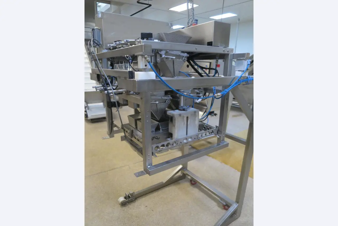 Máquinas bem conservadas para a produção de carnes salgadas/produtos de carne curados e carnes fumadas, máquinas de corte e de embalagem, equipamento de fábrica e de escritório-5