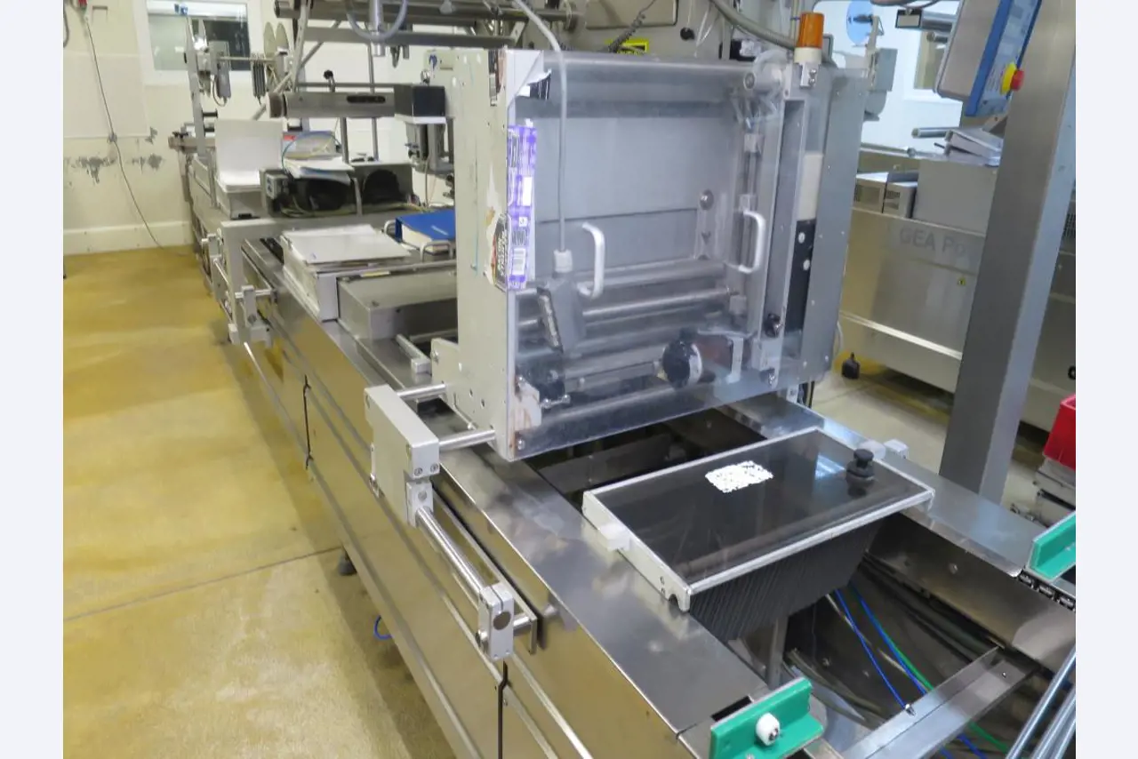 Máquinas bem conservadas para a produção de carnes salgadas/produtos de carne curados e carnes fumadas, máquinas de corte e de embalagem, equipamento de fábrica e de escritório-1