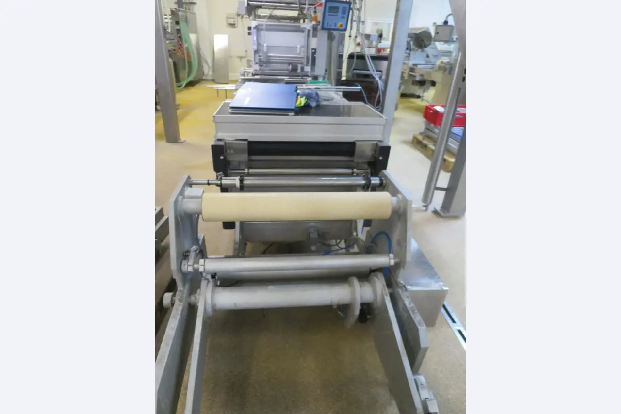 Máquinas bem conservadas para a produção de carnes salgadas/produtos de carne curados e carnes fumadas, máquinas de corte e de embalagem, equipamento de fábrica e de escritório-3