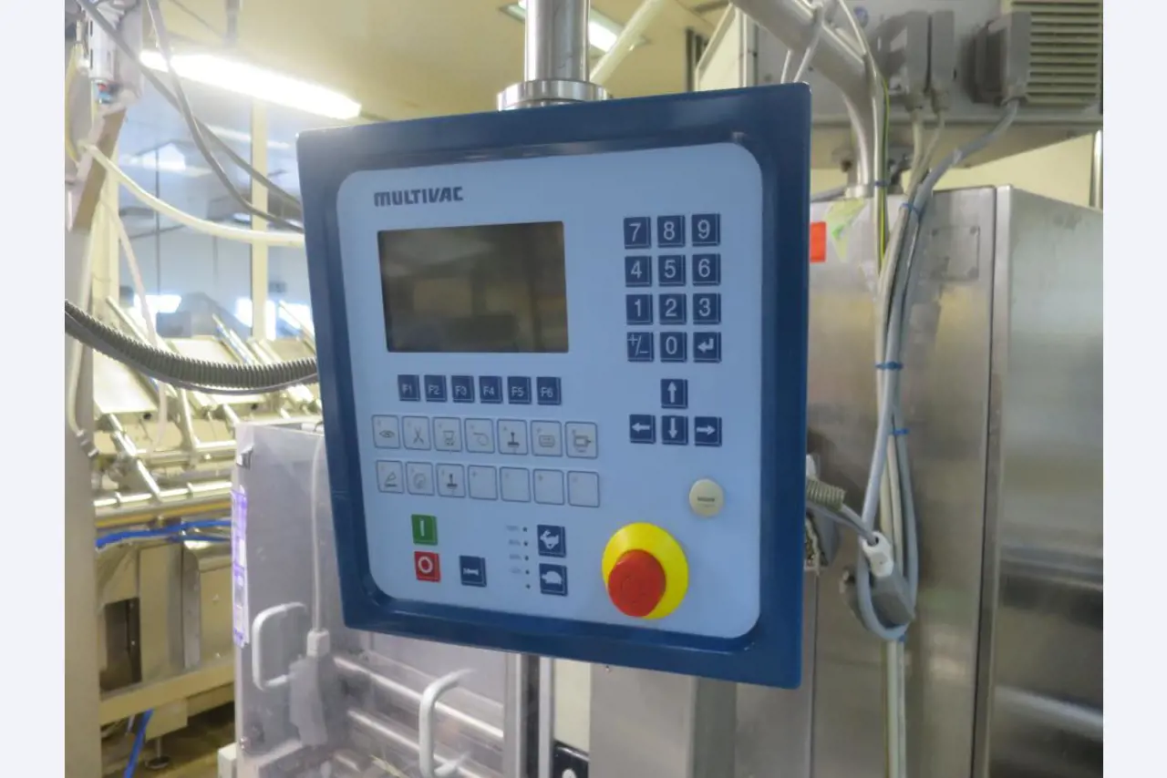 Máquinas bem conservadas para a produção de carnes salgadas/produtos de carne curados e carnes fumadas, máquinas de corte e de embalagem, equipamento de fábrica e de escritório-4