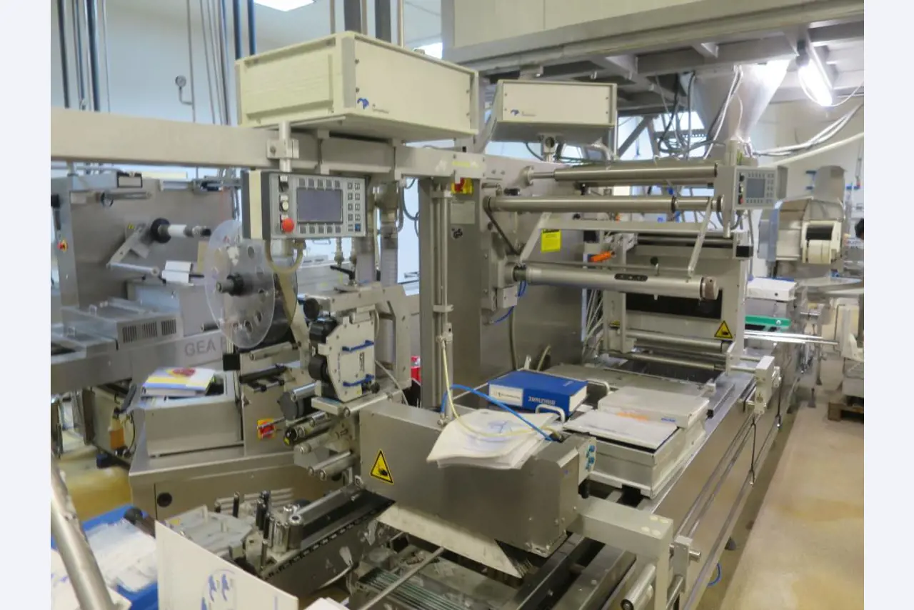 Máquinas bem conservadas para a produção de carnes salgadas/produtos de carne curados e carnes fumadas, máquinas de corte e de embalagem, equipamento de fábrica e de escritório-8