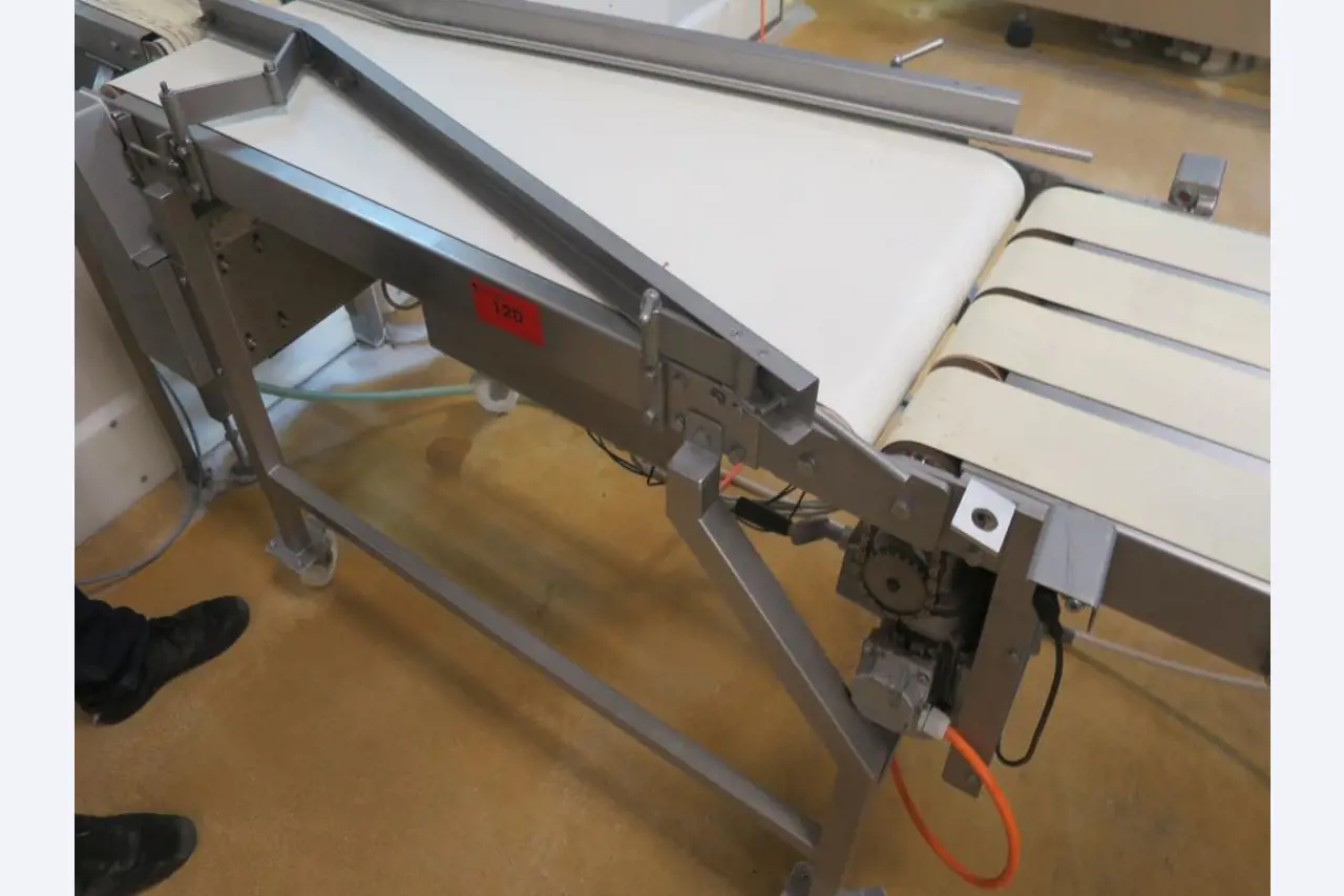 Máquinas bem conservadas para a produção de carnes salgadas/produtos de carne curados e carnes fumadas, máquinas de corte e de embalagem, equipamento de fábrica e de escritório-1