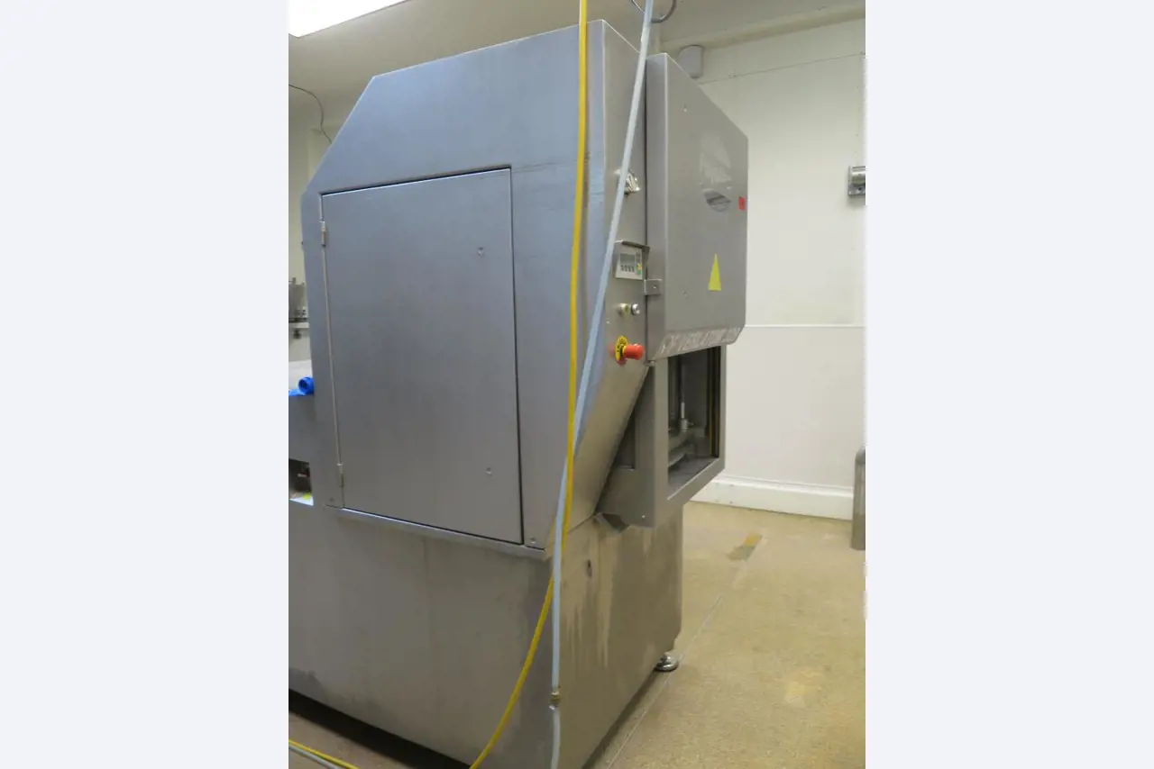 Máquinas bem conservadas para a produção de carnes salgadas/produtos de carne curados e carnes fumadas, máquinas de corte e de embalagem, equipamento de fábrica e de escritório-4