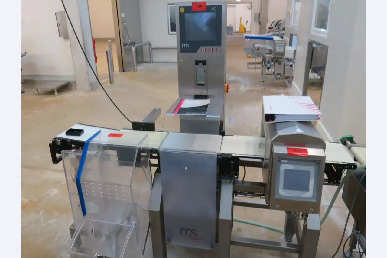 Máquinas bem conservadas para a produção de carnes salgadas/produtos de carne curados e carnes fumadas, máquinas de corte e de embalagem, equipamento de fábrica e de escritório-3