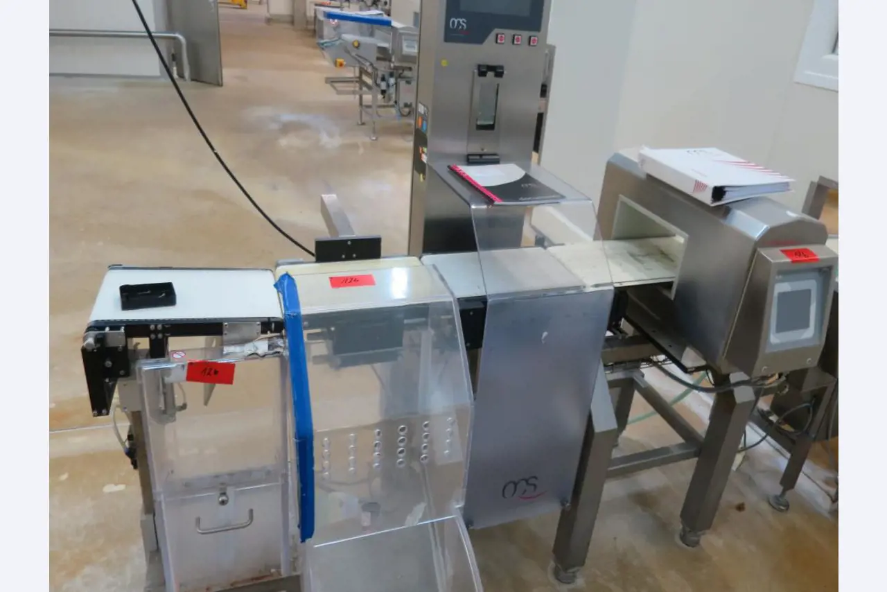 Máquinas bem conservadas para a produção de carnes salgadas/produtos de carne curados e carnes fumadas, máquinas de corte e de embalagem, equipamento de fábrica e de escritório-6