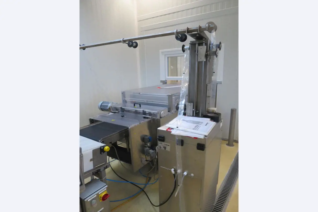 Máquinas bem conservadas para a produção de carnes salgadas/produtos de carne curados e carnes fumadas, máquinas de corte e de embalagem, equipamento de fábrica e de escritório-11