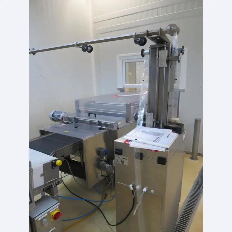 Máquinas bem conservadas para a produção de carnes salgadas/produtos de carne curados e carnes fumadas, máquinas de corte e de embalagem, equipamento de fábrica e de escritório-11