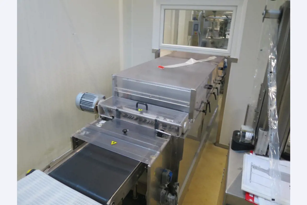 Máquinas bem conservadas para a produção de carnes salgadas/produtos de carne curados e carnes fumadas, máquinas de corte e de embalagem, equipamento de fábrica e de escritório-3