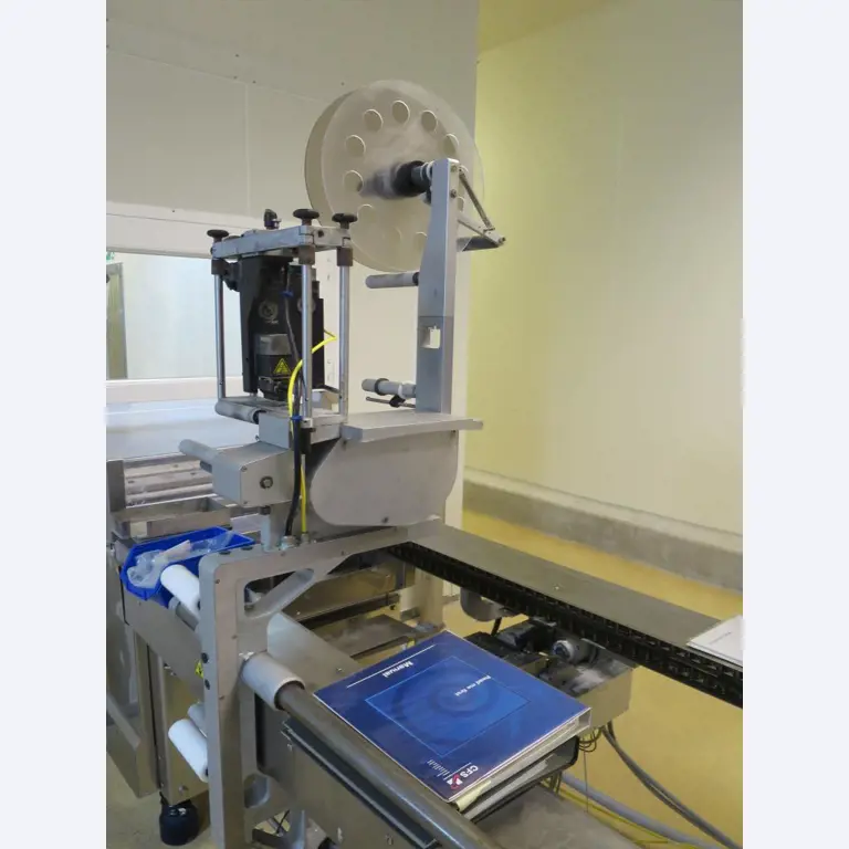 Máquinas bem conservadas para a produção de carnes salgadas/produtos de carne curados e carnes fumadas, máquinas de corte e de embalagem, equipamento de fábrica e de escritório-6