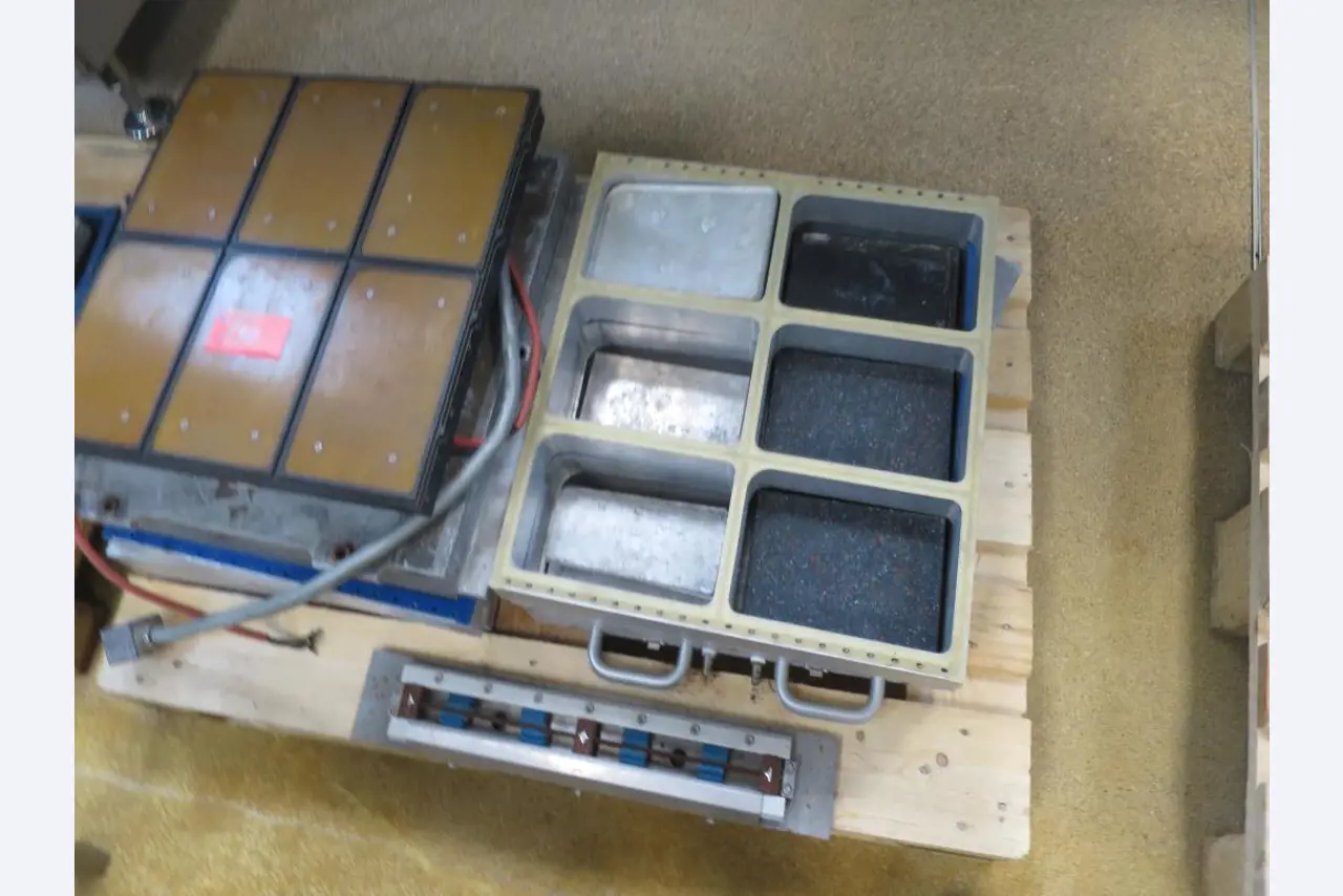 Máquinas bem conservadas para a produção de carnes salgadas/produtos de carne curados e carnes fumadas, máquinas de corte e de embalagem, equipamento de fábrica e de escritório-8