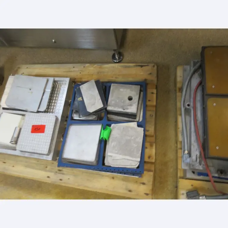 Máquinas bem conservadas para a produção de carnes salgadas/produtos de carne curados e carnes fumadas, máquinas de corte e de embalagem, equipamento de fábrica e de escritório-9