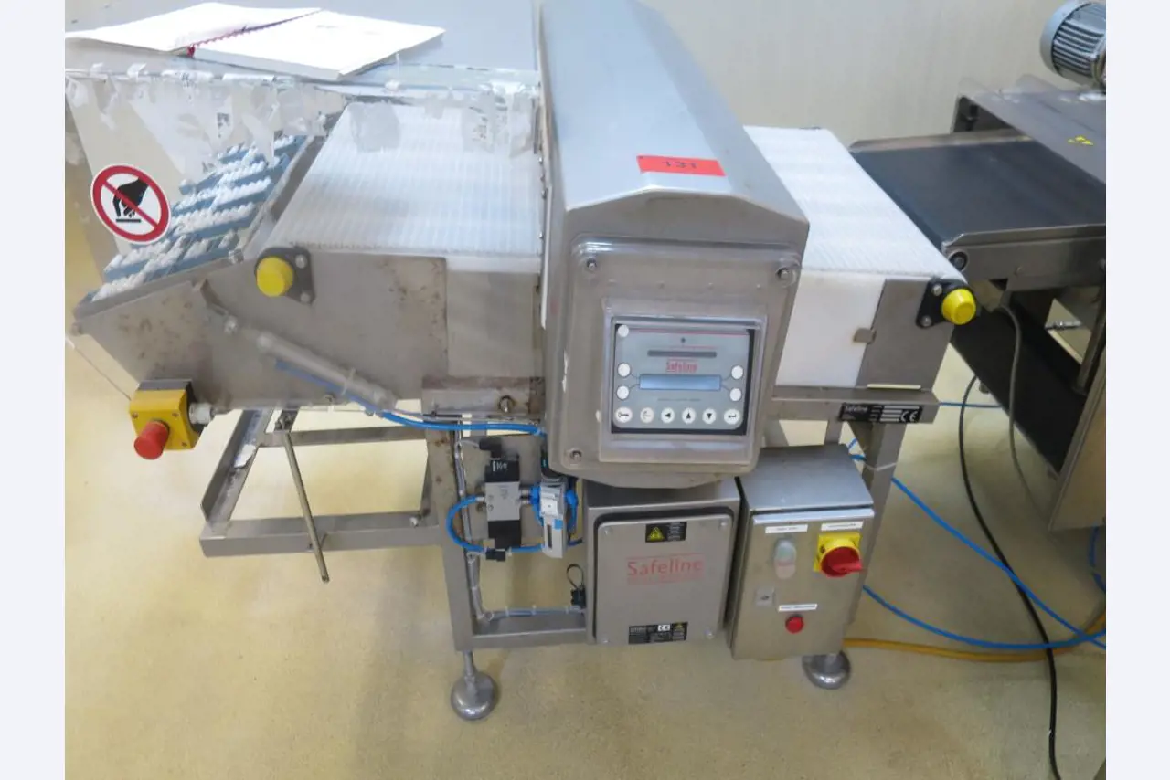 Well-maintained machines for the production of salted meat, cured and smoked products, cutting and packaging machines, operating and office equipment-2