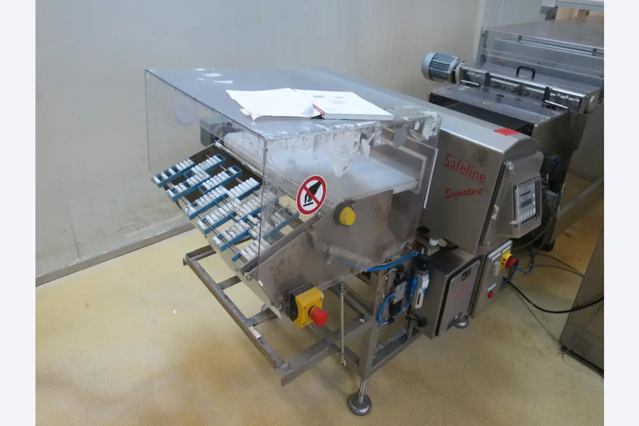 Well-maintained machines for the production of salted meat, cured and smoked products, cutting and packaging machines, operating and office equipment-4