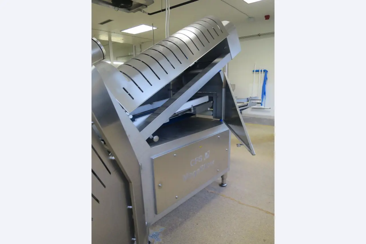 Well-maintained machines for the production of salted meat, cured and smoked products, cutting and packaging machines, operating and office equipment-3