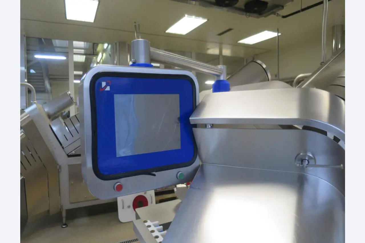 Well-maintained machines for the production of salted meat, cured and smoked products, cutting and packaging machines, operating and office equipment-4