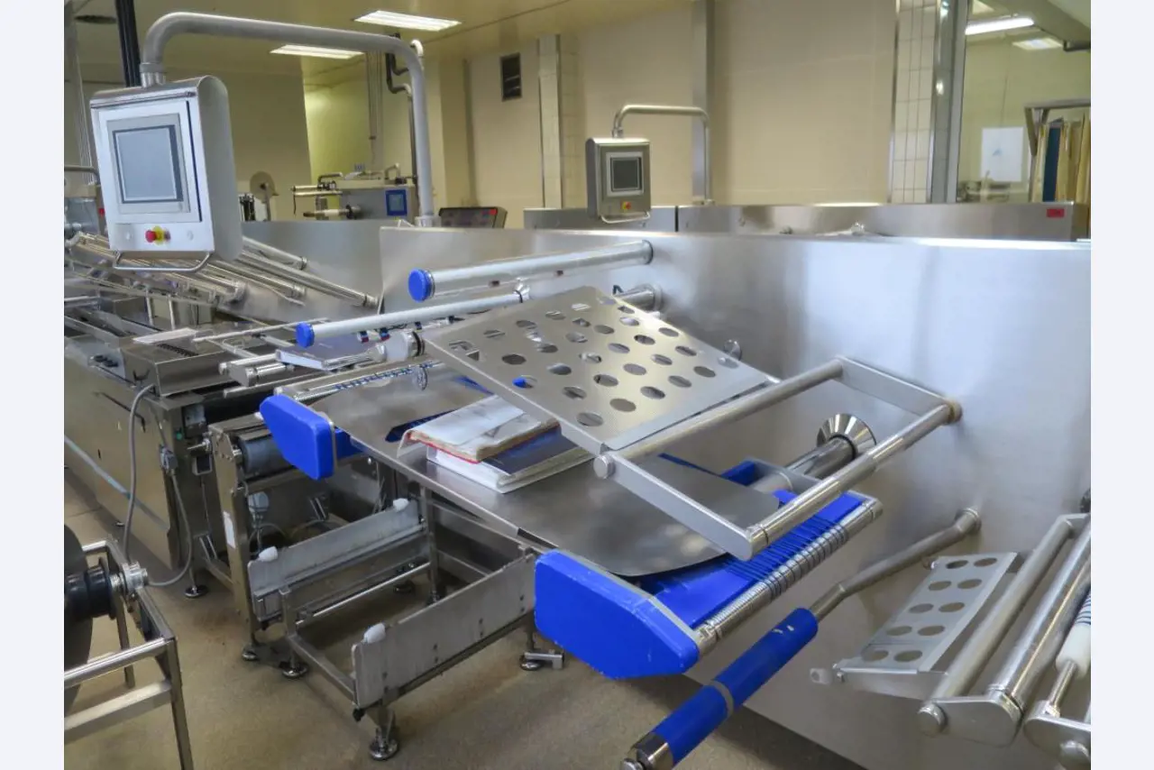 Well-maintained machines for the production of salted meat, cured and smoked products, cutting and packaging machines, operating and office equipment-1