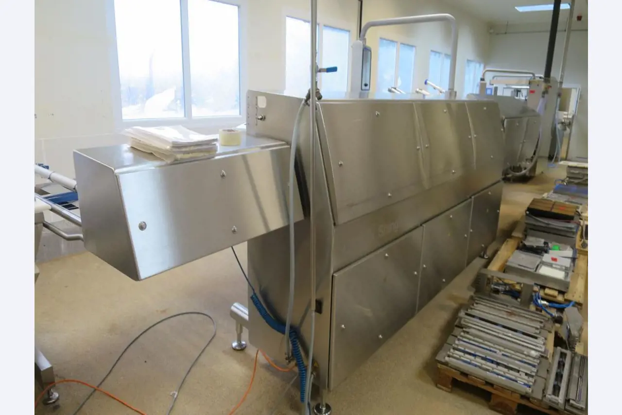 Well-maintained machines for the production of salted meat, cured and smoked products, cutting and packaging machines, operating and office equipment-3