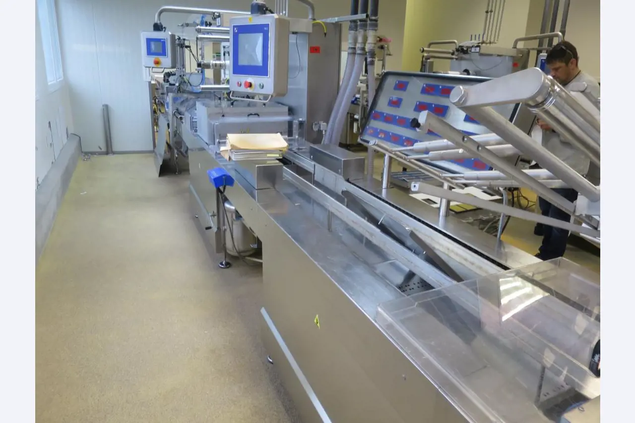 Well-maintained machines for the production of salted meat, cured and smoked products, cutting and packaging machines, operating and office equipment-1