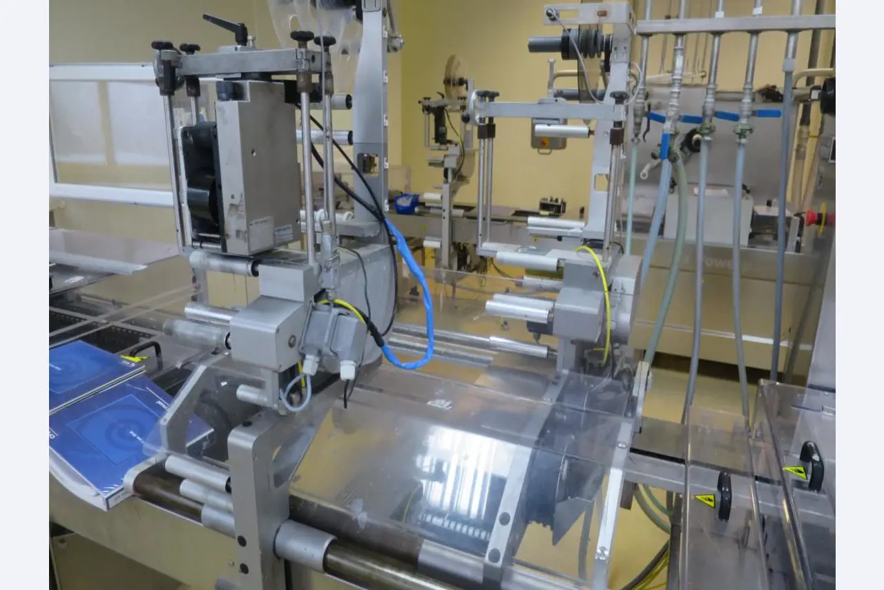 Well-maintained machines for the production of salted meat, cured and smoked products, cutting and packaging machines, operating and office equipment-5