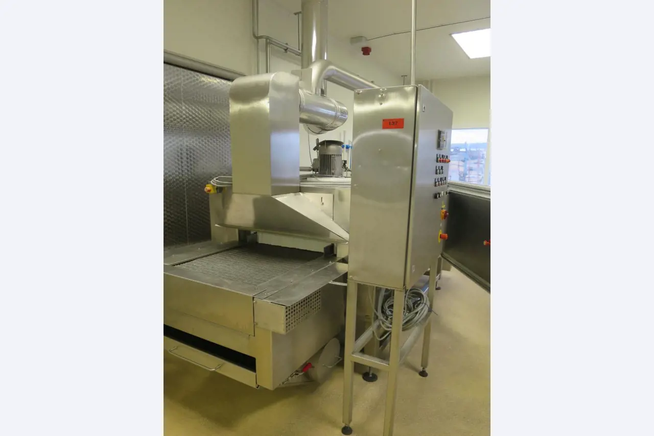 Máquinas bem conservadas para a produção de carnes salgadas/produtos de carne curados e carnes fumadas, máquinas de corte e de embalagem, equipamento de fábrica e de escritório-1