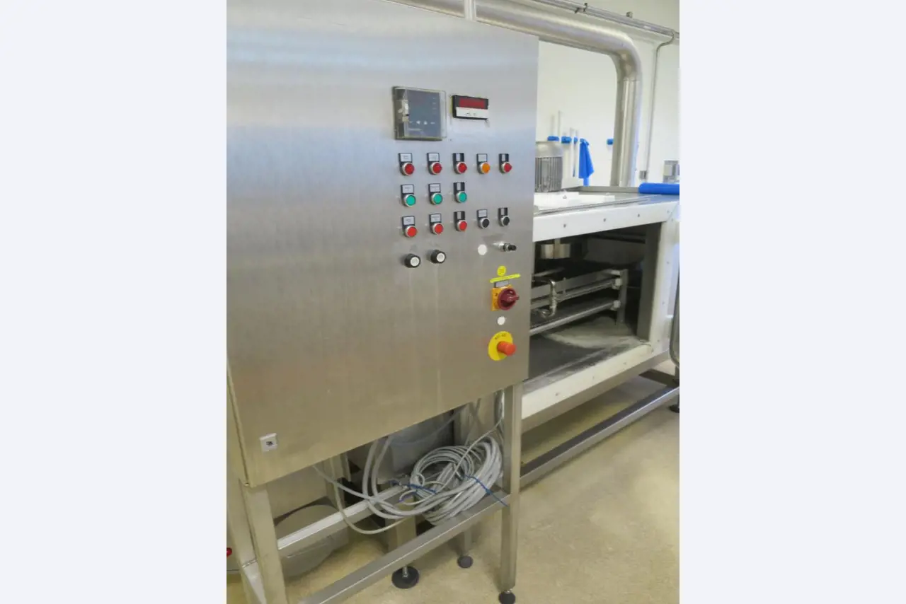 Máquinas bem conservadas para a produção de carnes salgadas/produtos de carne curados e carnes fumadas, máquinas de corte e de embalagem, equipamento de fábrica e de escritório-6