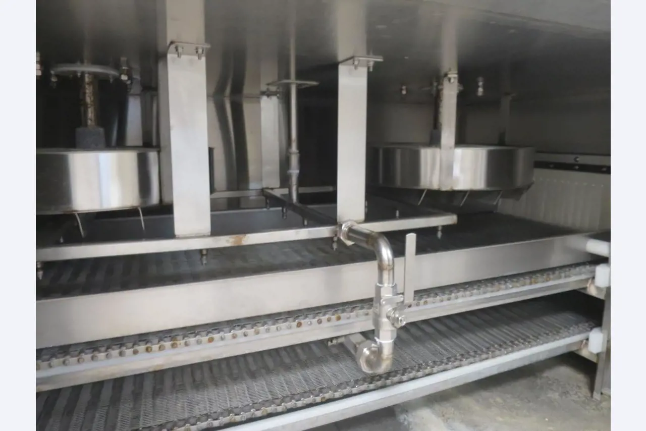 Máquinas bem conservadas para a produção de carnes salgadas/produtos de carne curados e carnes fumadas, máquinas de corte e de embalagem, equipamento de fábrica e de escritório-7