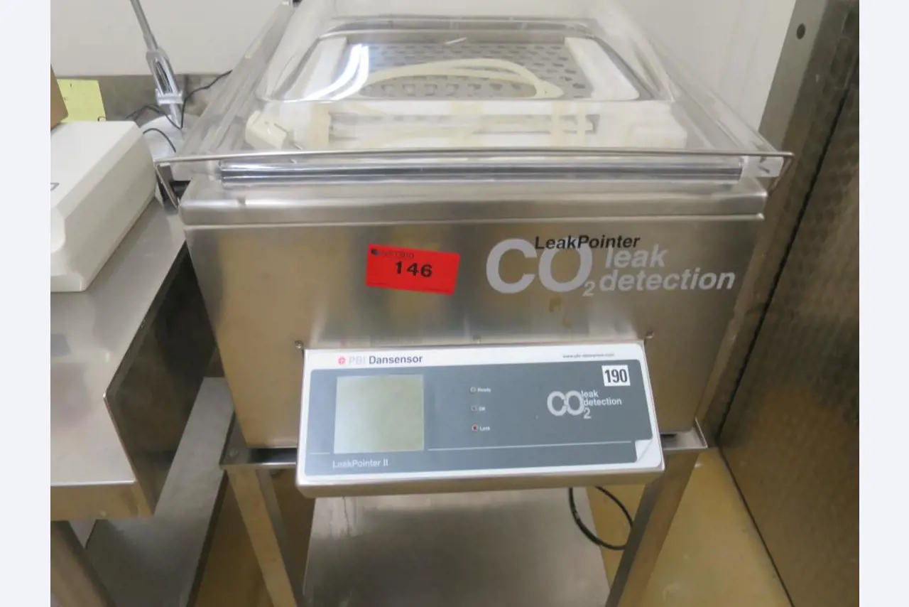 Well-maintained machines for the production of salted meat, cured and smoked products, cutting and packaging machines, operating and office equipment-1