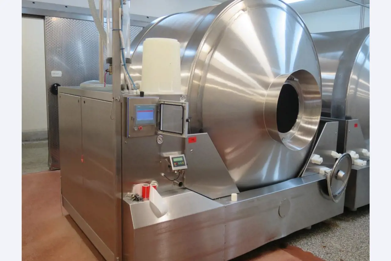 Máquinas bem conservadas para a produção de carnes salgadas/produtos de carne curados e carnes fumadas, máquinas de corte e de embalagem, equipamento de fábrica e de escritório-1