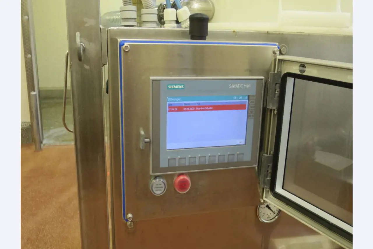 Máquinas bem conservadas para a produção de carnes salgadas/produtos de carne curados e carnes fumadas, máquinas de corte e de embalagem, equipamento de fábrica e de escritório-2