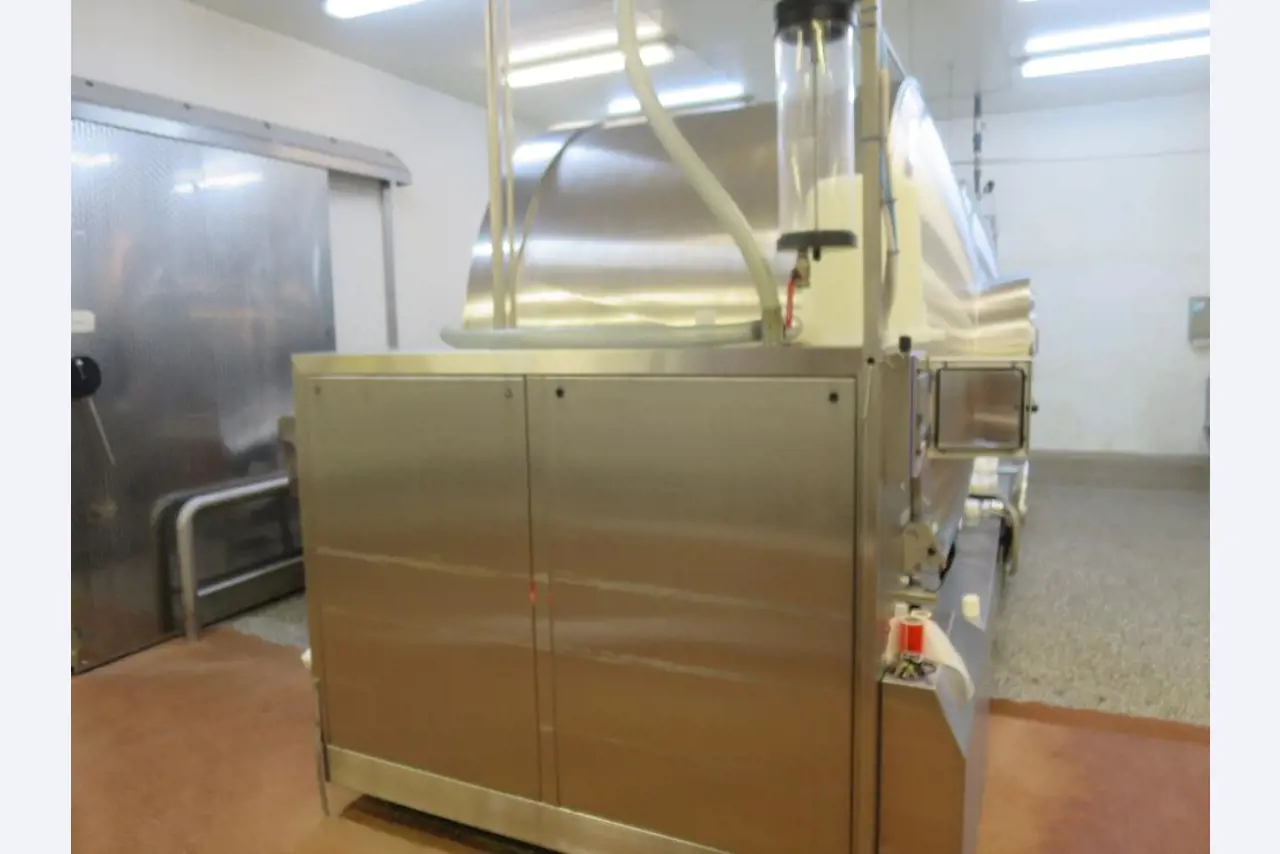 Máquinas bem conservadas para a produção de carnes salgadas/produtos de carne curados e carnes fumadas, máquinas de corte e de embalagem, equipamento de fábrica e de escritório-4