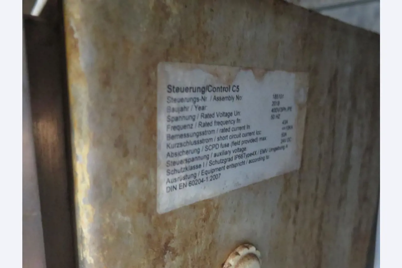 Máquinas bem conservadas para a produção de carnes salgadas/produtos de carne curados e carnes fumadas, máquinas de corte e de embalagem, equipamento de fábrica e de escritório-5