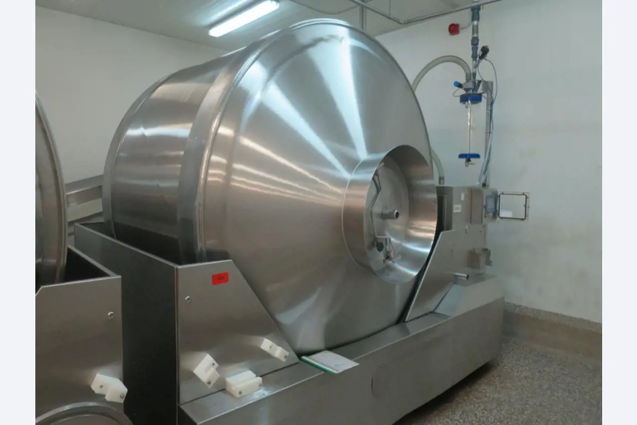 Máquinas bem conservadas para a produção de carnes salgadas/produtos de carne curados e carnes fumadas, máquinas de corte e de embalagem, equipamento de fábrica e de escritório-1