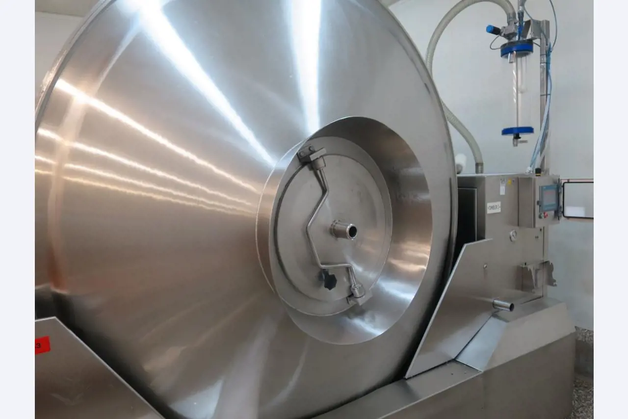 Máquinas bem conservadas para a produção de carnes salgadas/produtos de carne curados e carnes fumadas, máquinas de corte e de embalagem, equipamento de fábrica e de escritório-2